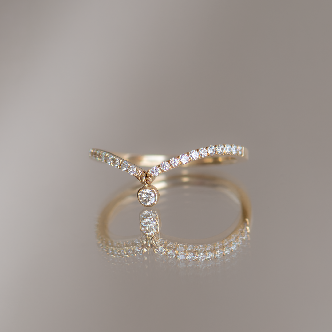 Pavé diamond ring band yellow gold