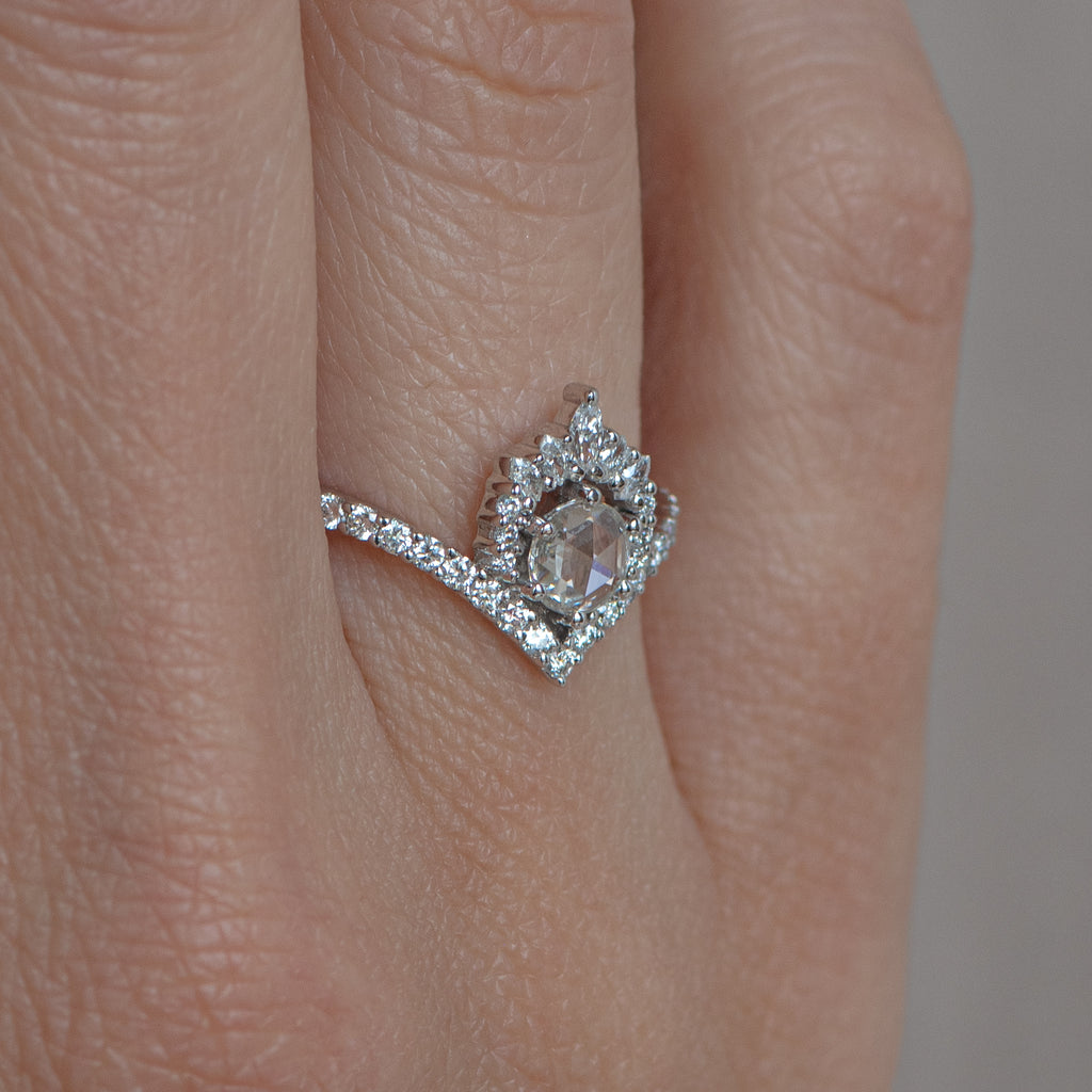 round shape engagement ring