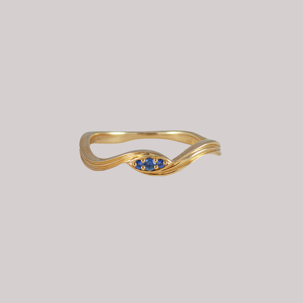 blue sapphire gold ring