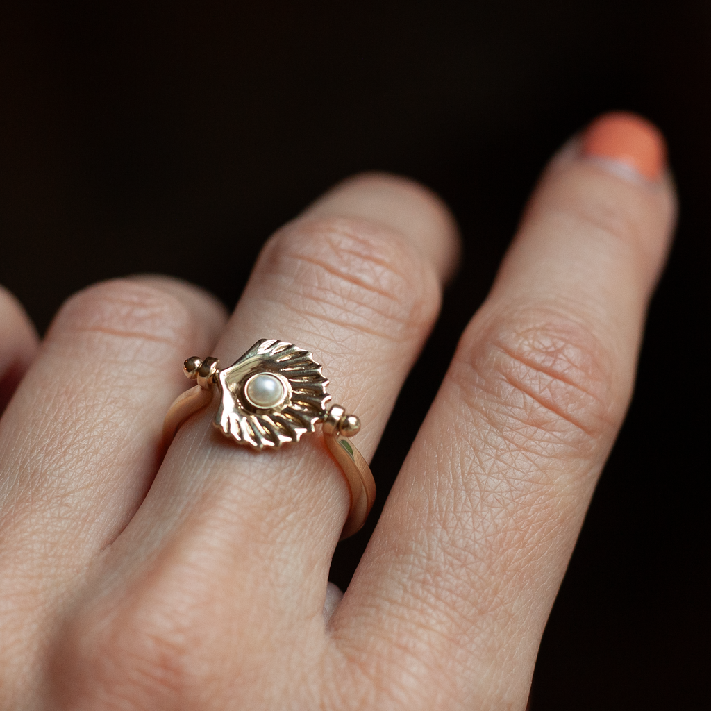 Pearl gold ring