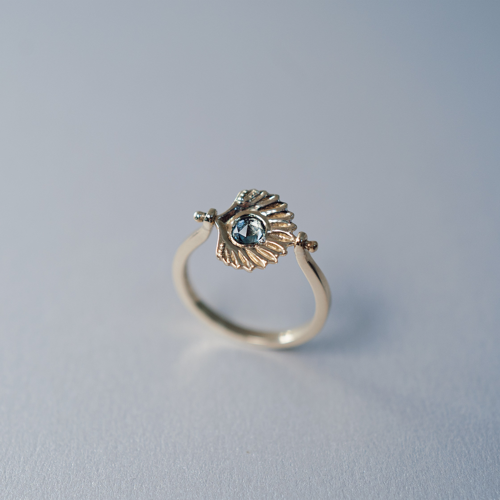 blue sapphire gold ring