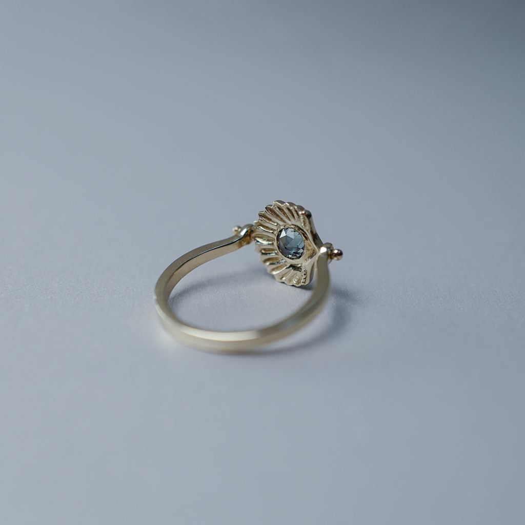 blue sapphire gold ring