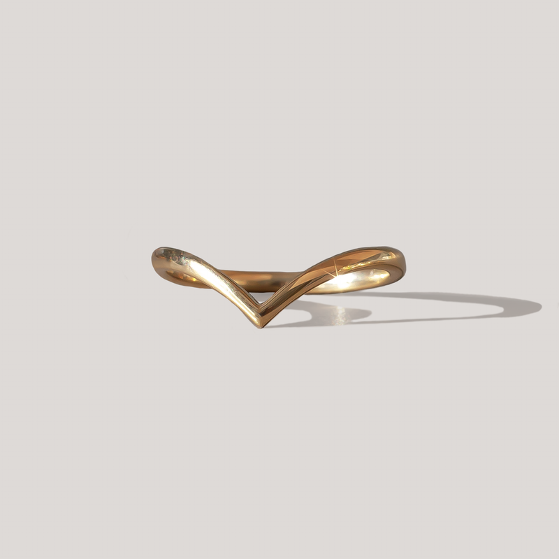 V contour wedding band