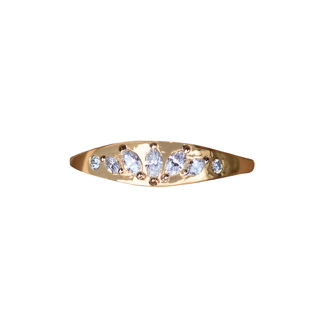 Signet ring with diamonds