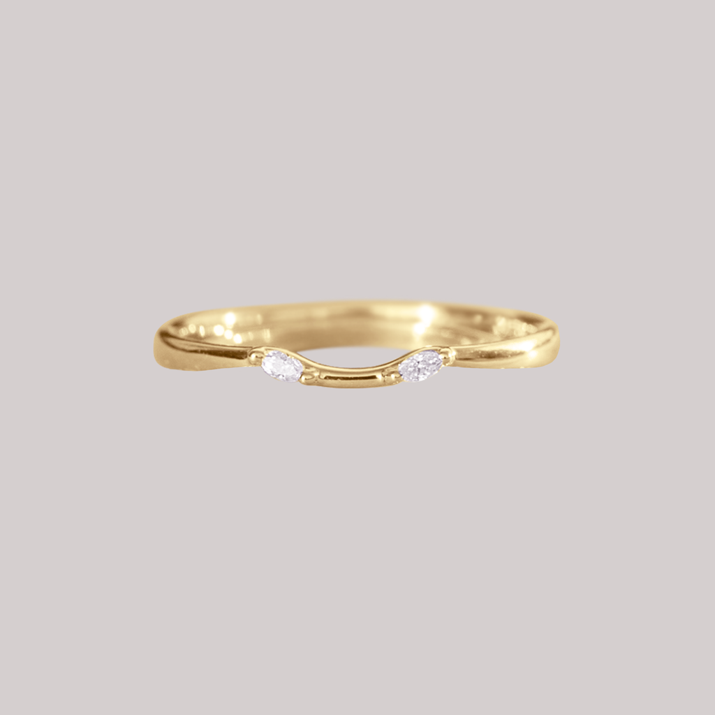 Delicate diamond contour band has a gentle wave design to trace and pair with any engagement ring, whether it’s a solitaire or a halo. This ring is also a perfect everyday stackable ring that can be stacked with your favourite everyday staples, or worn on its own. Made in 14k solid gold. 